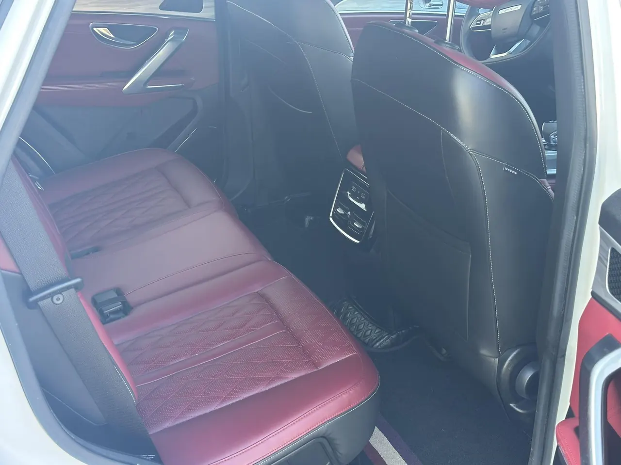 Jetour 2023 X70 PLUS 1.6T Strong PRO 7-seat Automatic Gear 8
