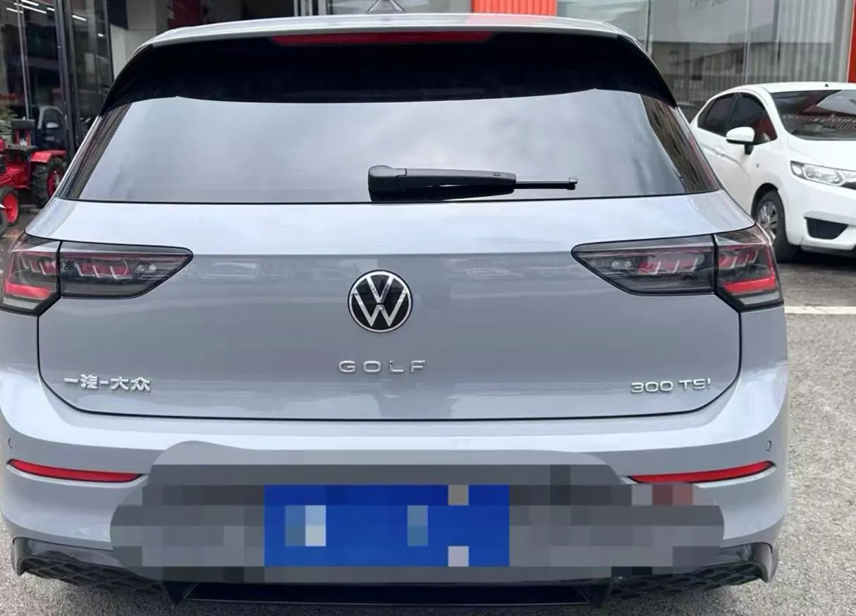 Volkswagen 2025 Golf 8 R-Line 1.5TSI 300TSI Automatic 3