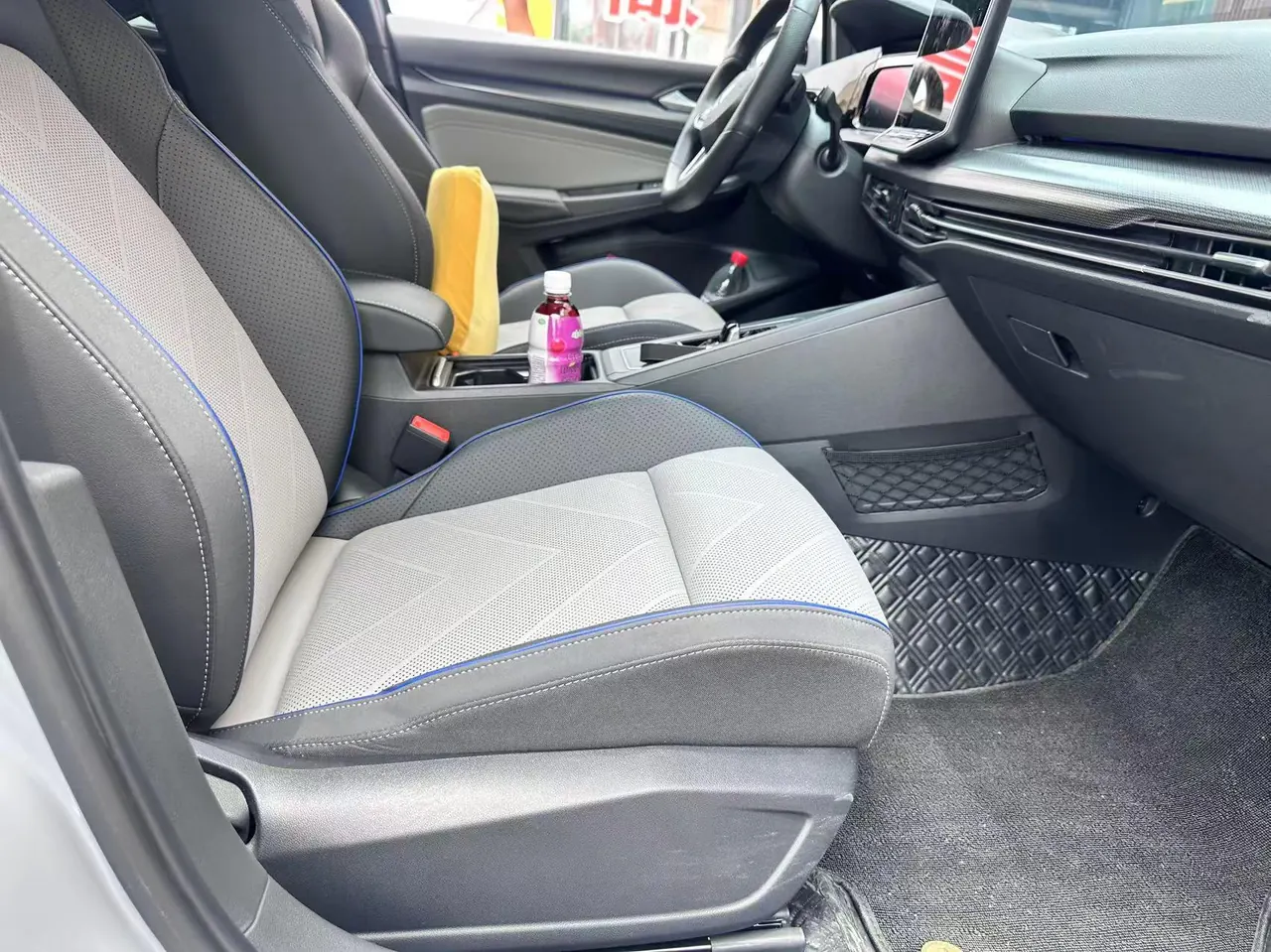 Volkswagen 2025 Golf 8 R-Line 1.5TSI 300TSI Automatic 5