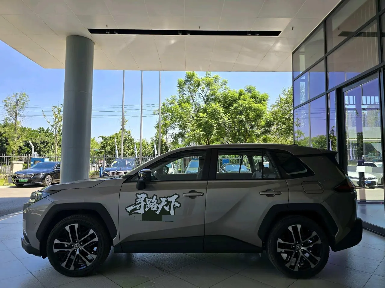 Toyota 2026 RAV4 Rongfang Double Engine 2.5 Stepless Four-wheel Drive Flagship Automatic Gear 4