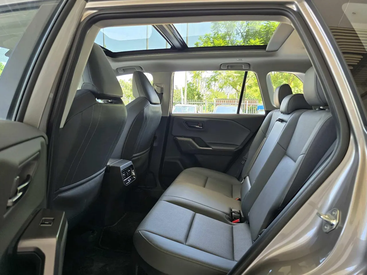 Toyota 2026 RAV4 Rongfang Double Engine 2.5 Stepless Four-wheel Drive Flagship Automatic Gear 6