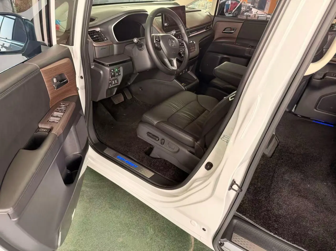 Honda 2026 Odyssey Hybrid 2.0 Stepless Sharp Extreme Edition Automatic Gear 4