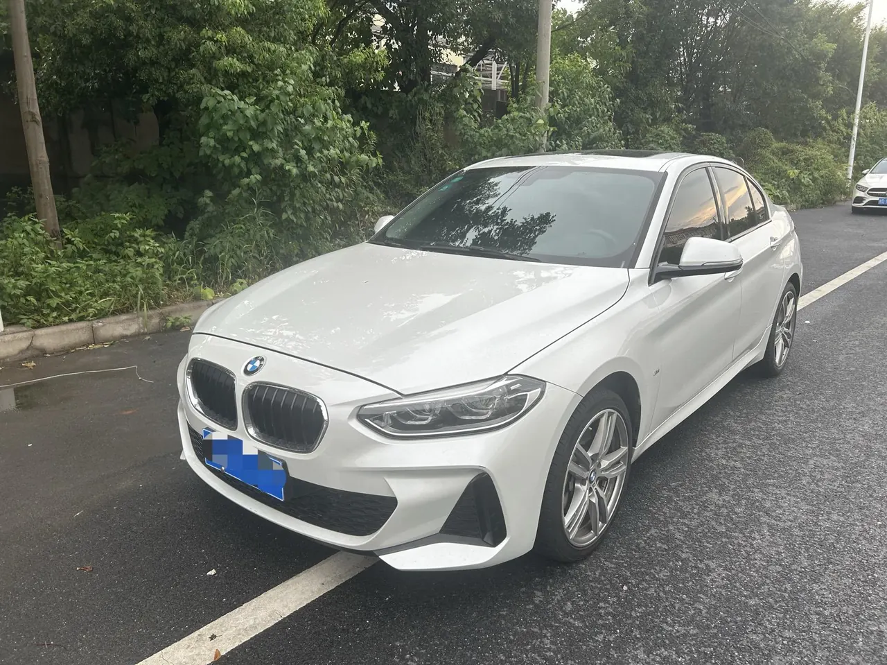 Открыть галерею: BMW 1 Series 2020 125i 2.0T Leading M Sports Suit Automatic Gear