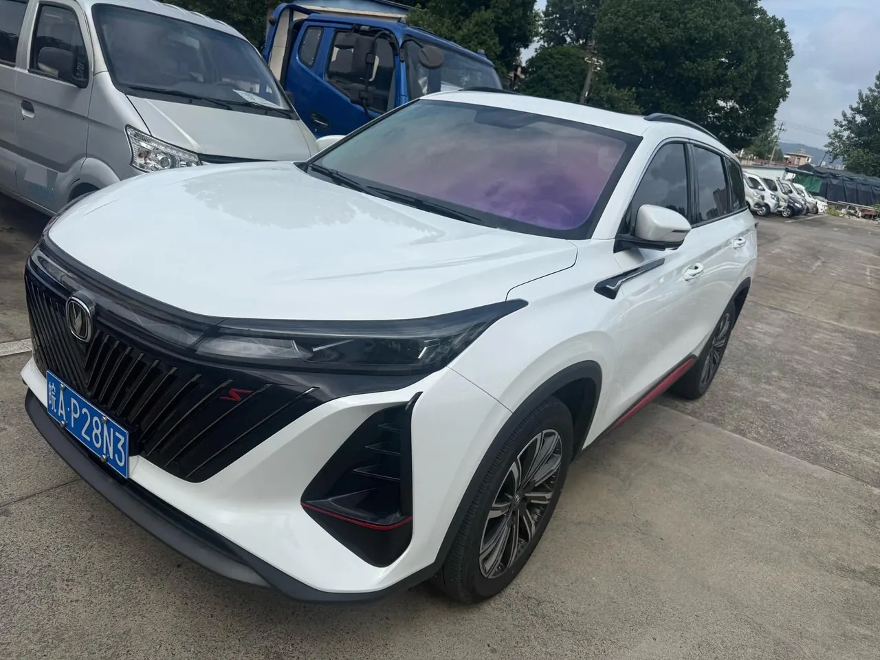 Открыть галерею: ChangAn 2022 CS75 PLUS 2.0T Honorable Automatic Gear