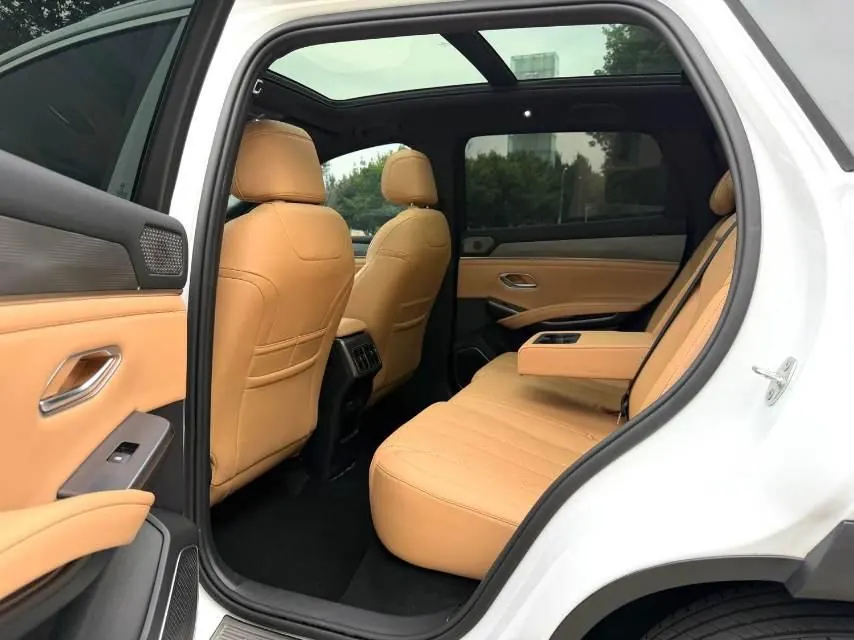 BYD 2024 Song L DM-i 1.5 Stepless 112km Leading Automatic Gear 3