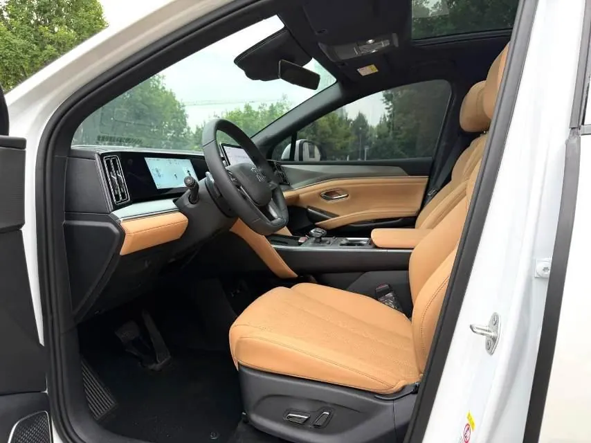 BYD 2024 Song L DM-i 1.5 Stepless 112km Leading Automatic Gear 4