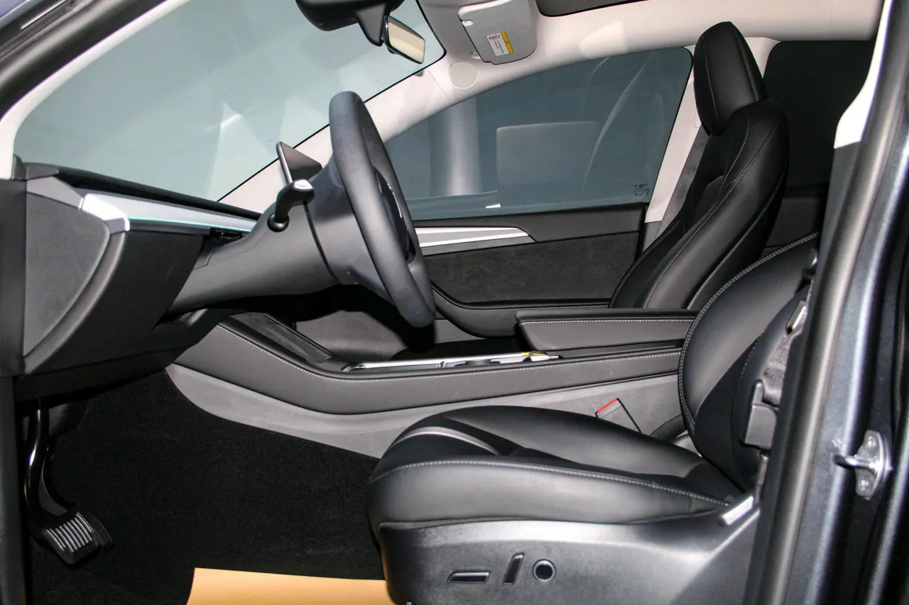 Tesla 2024 Model Y rear-wheel drive version automatic transmission 2