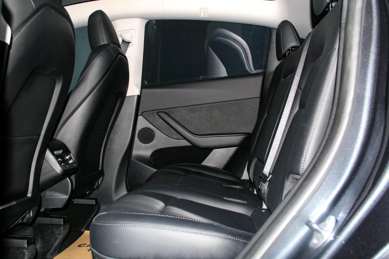 Tesla 2024 Model Y rear-wheel drive version automatic transmission 3