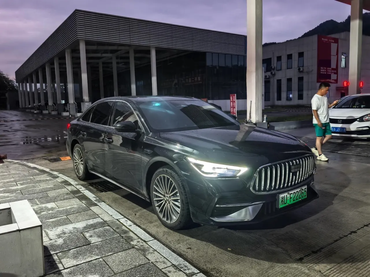 Geely Galaxy 2026 star shine 7 EM-i 1.5 220km four-wheel drive star shine version automatic gear 7