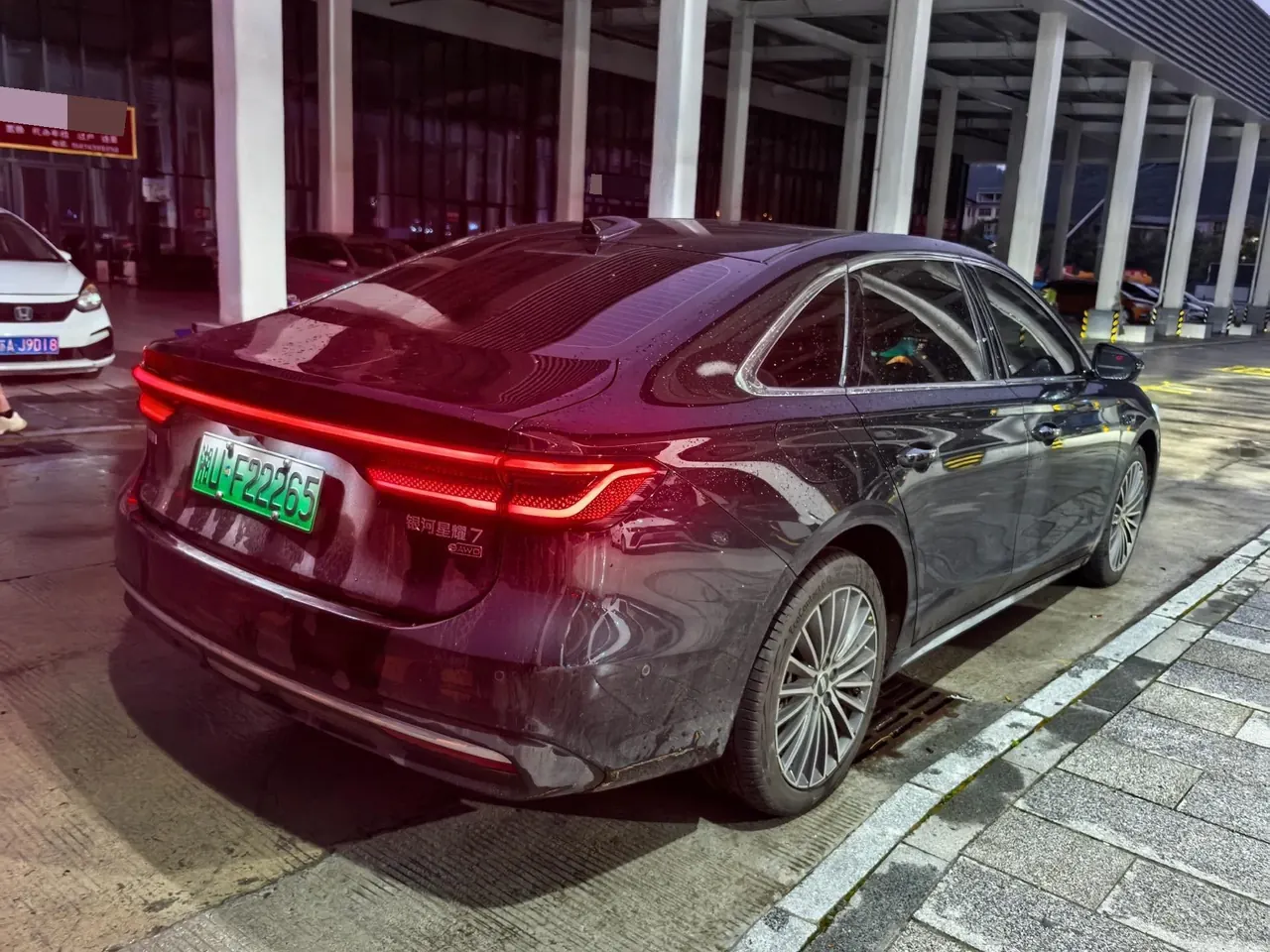 Geely Galaxy 2026 star shine 7 EM-i 1.5 220km four-wheel drive star shine version automatic gear 8