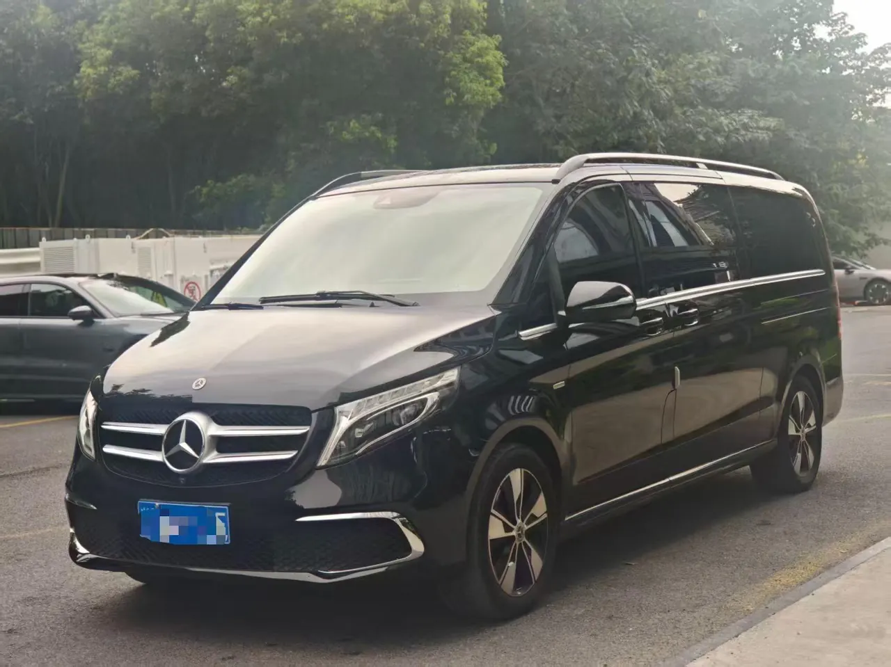 Open image lightbox: Mercedes Benz V 2021V 260 L 2.0T Deluxe Edition Automatic Gear