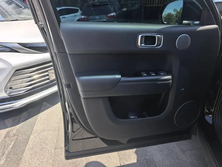 Li 2023 L9 Pro Edition Automatic Gear 6