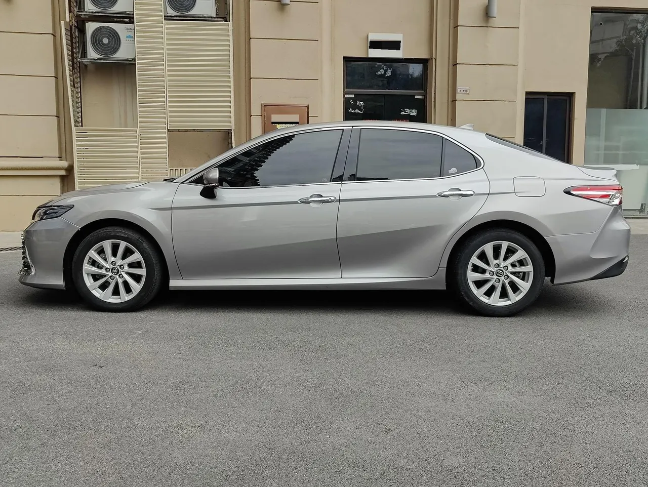 Toyota 2021 Camry 2.0G Stepless Deluxe Edition Automatic Gear 13
