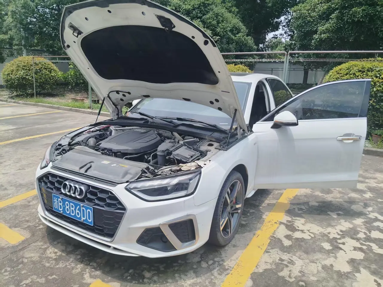 Audi 2020 A4L 2.0TFSI 40TFSI Deluxe Dynamic Automatic 2