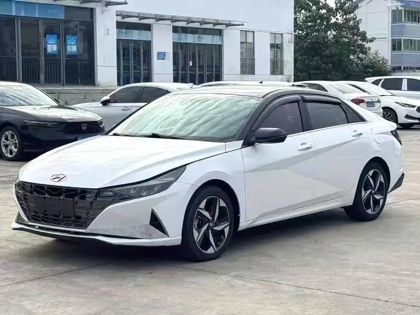 Hyundai 2022 Elantra -3-compartment 1.5 stepless LUX premium automatic gear - View 1