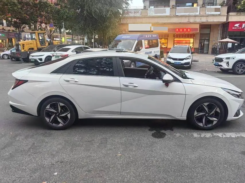 Hyundai 2022 Elantra -3-compartment 1.5 stepless LUX premium automatic gear 3