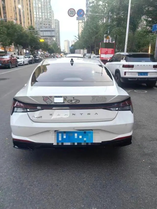 Hyundai 2022 Elantra -3-compartment 1.5 stepless LUX premium automatic gear 4