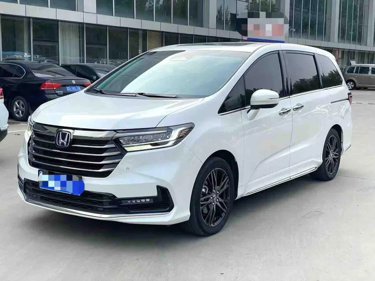 Honda 2024 Odyssey Hybrid 2.0 Stepless Sharp and Glory Edition Automatic Gear - View 1
