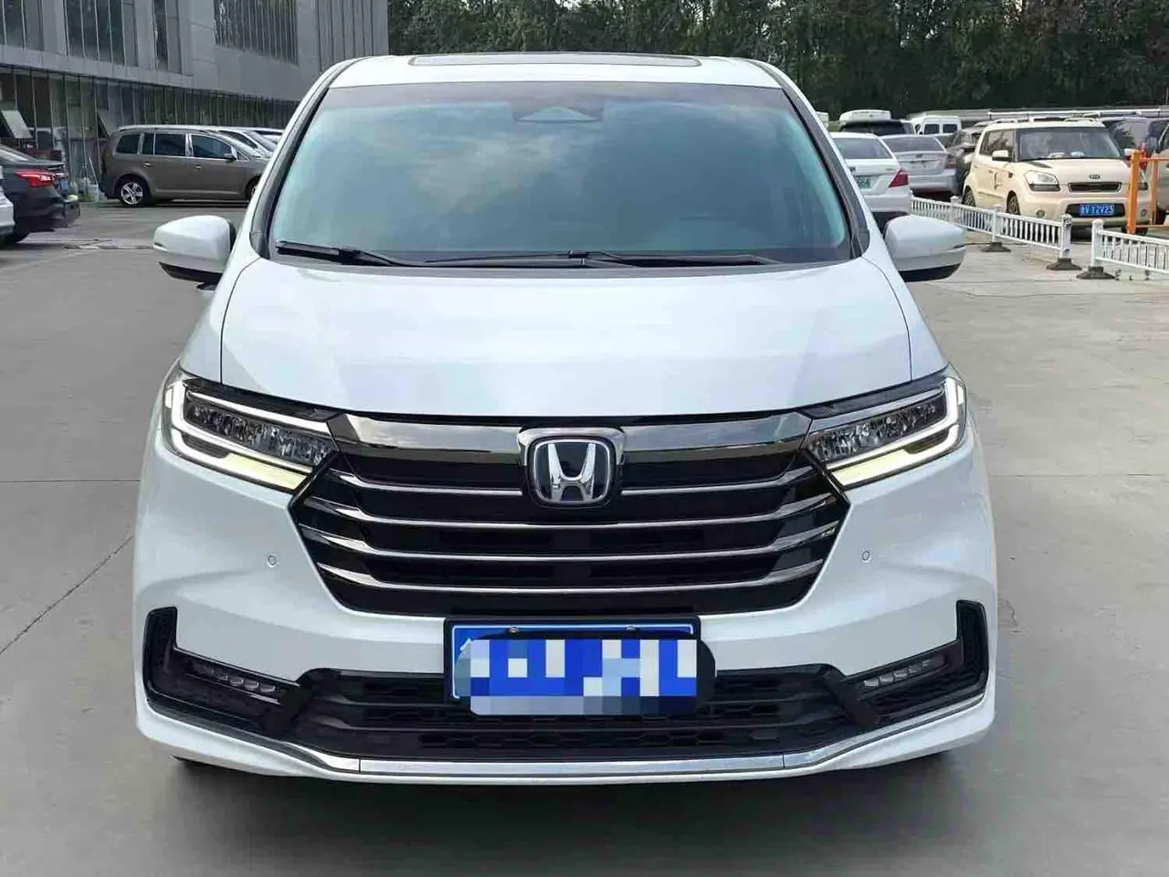 Honda 2024 Odyssey Hybrid 2.0 Stepless Sharp and Glory Edition Automatic Gear 2