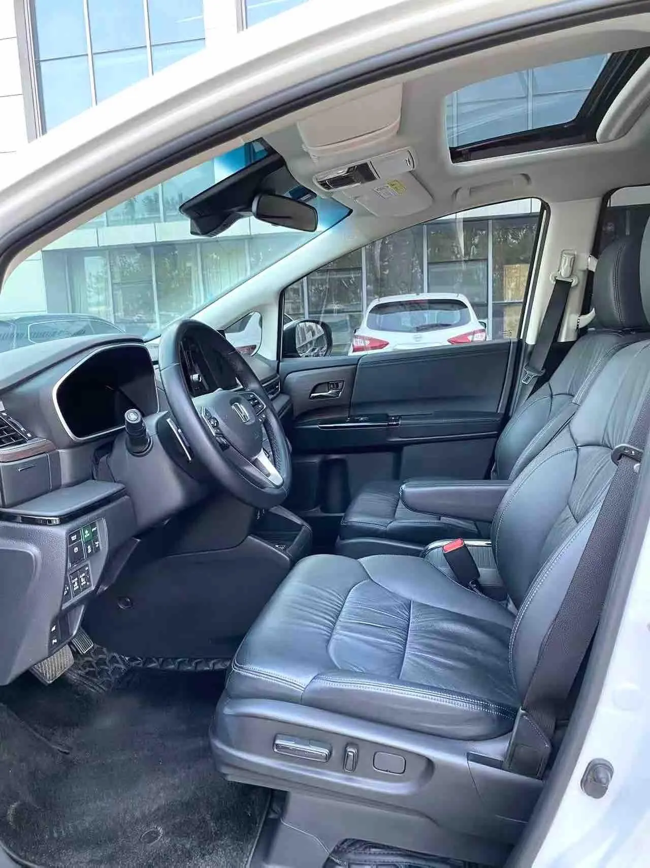 Honda 2024 Odyssey Hybrid 2.0 Stepless Sharp and Glory Edition Automatic Gear 4