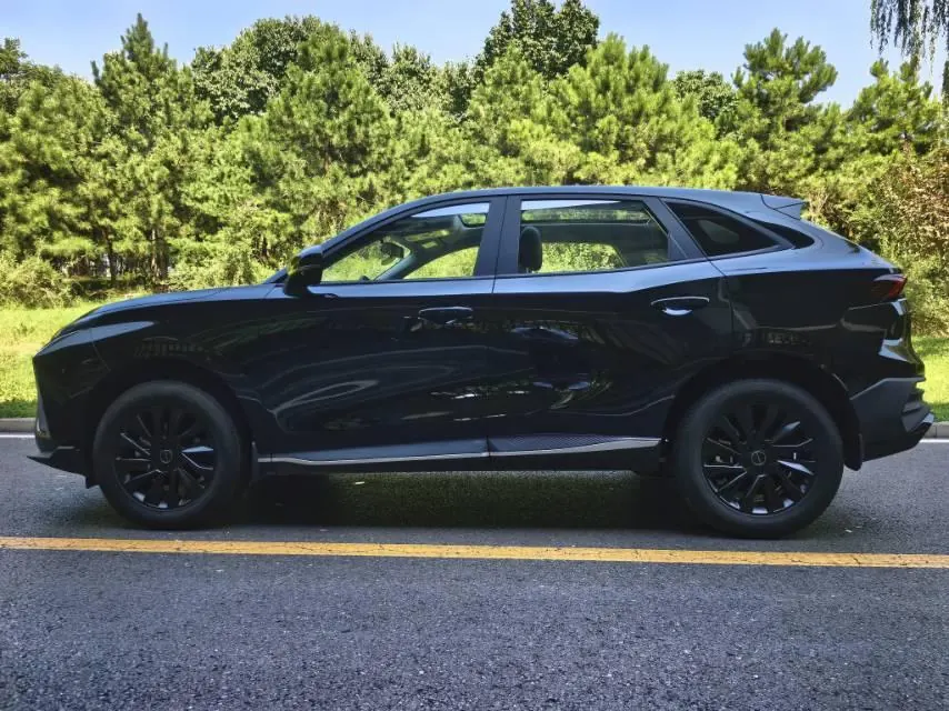 The popular 2024 T5 EVO 1.5TD Star Edition automatic gear 3