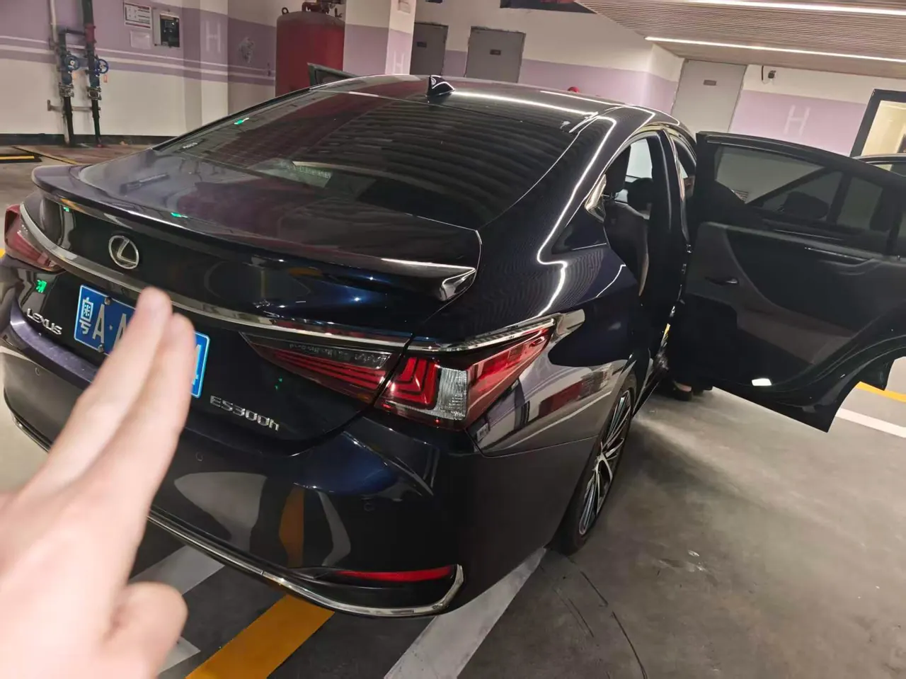 Lexus ES (Imported) 2022 ES300h 2.5 Stepless Premium Edition Automatic Gear 6