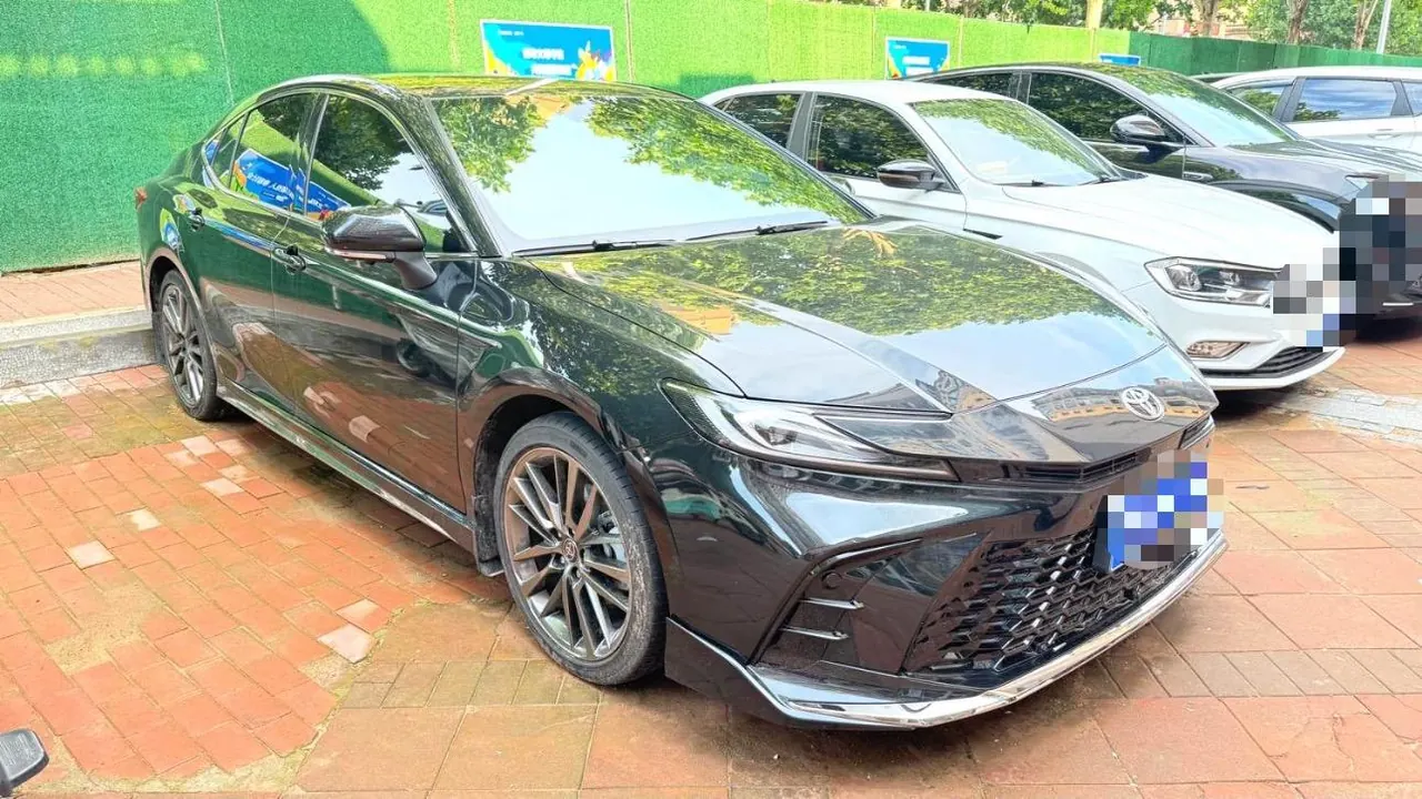 Toyota 2026 Camry Dual Engine 2.5HXS Stepless Sports Plus Edition Automatic Gear 3