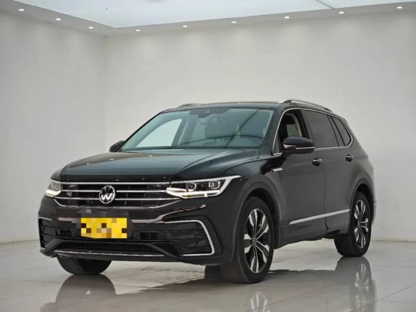 Open image lightbox: Volkswagen 2023 Tiguan L R-Line 2.0TSI 330TSI Two-Drive R-Line Overdrive Automatic Gear
