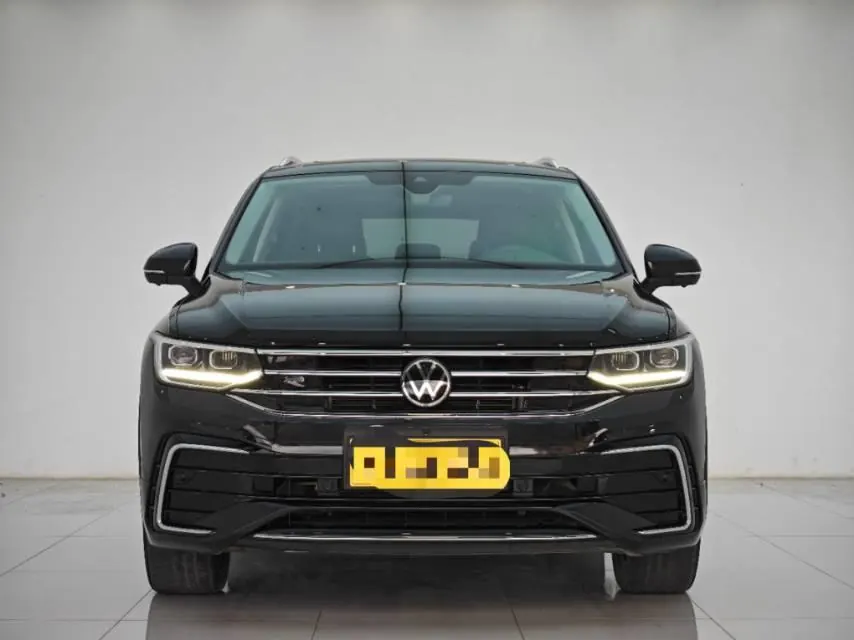 Volkswagen 2023 Tiguan L R-Line 2.0TSI 330TSI Two-Drive R-Line Overdrive Automatic Gear 2