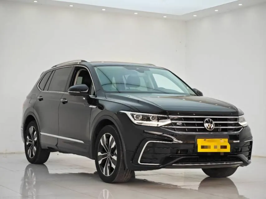 Volkswagen 2023 Tiguan L R-Line 2.0TSI 330TSI Two-Drive R-Line Overdrive Automatic Gear 3