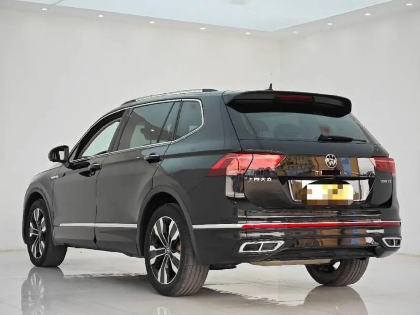 Volkswagen 2023 Tiguan L R-Line 2.0TSI 330TSI Two-Drive R-Line Overdrive Automatic Gear 4