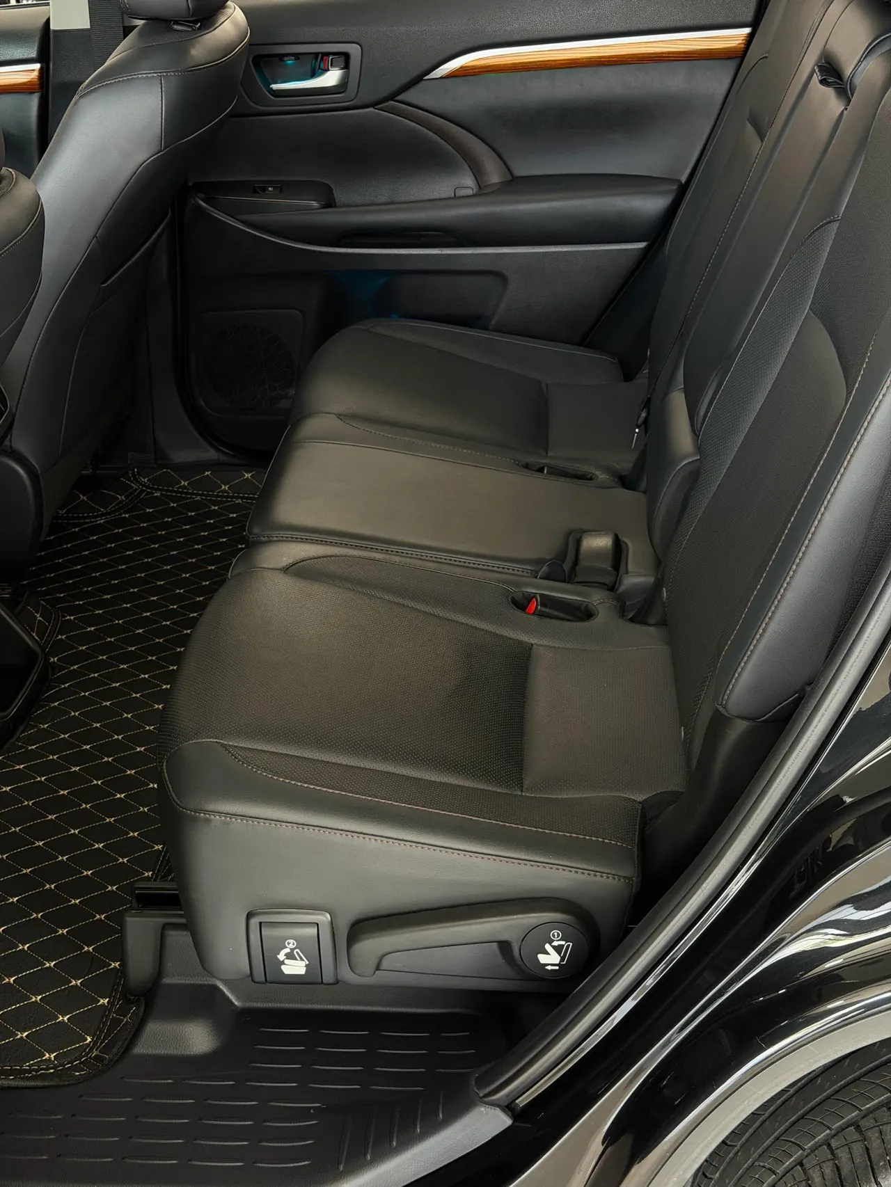 Toyota 2021 Highlander 2.0T 4-wheel drive deluxe 7-seat automatic gear 17