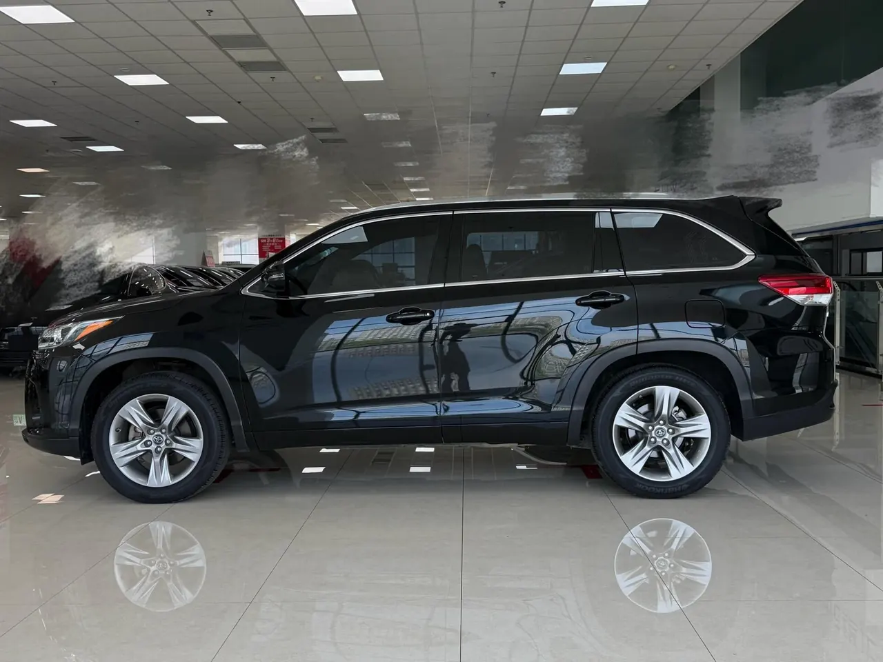 Toyota 2021 Highlander 2.0T 4-wheel drive deluxe 7-seat automatic gear 3