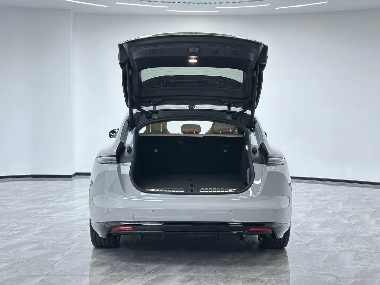 NIO 2025 ET5T 75kWh Touring automatic 10