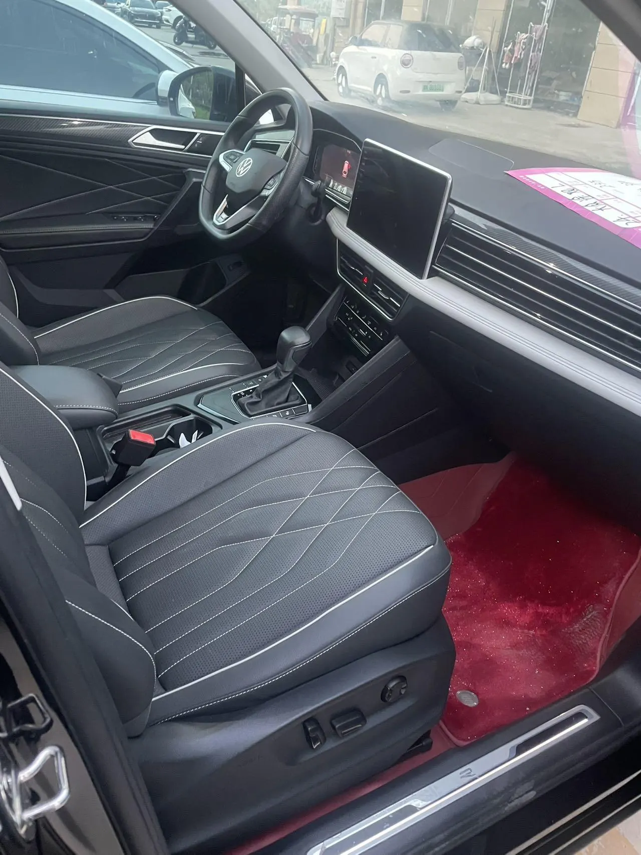 Volkswagen 2024 Tiguan L R-Line 2.0TSI 330TSI Two-Drive R-Line Overdrive Automatic Gear 4