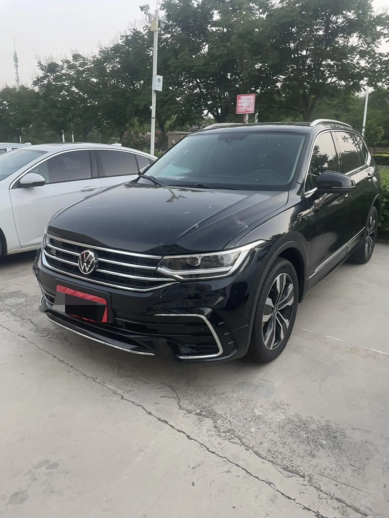 Volkswagen 2024 Tiguan L R-Line 2.0TSI 330TSI Two-Drive R-Line Overdrive Automatic Gear 5