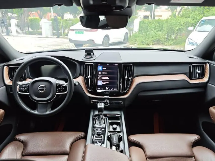 Volvo 2021 XC60 2.0T T5 4-wheel drive Zhiyuan Deluxe Edition Automatic Gear 2