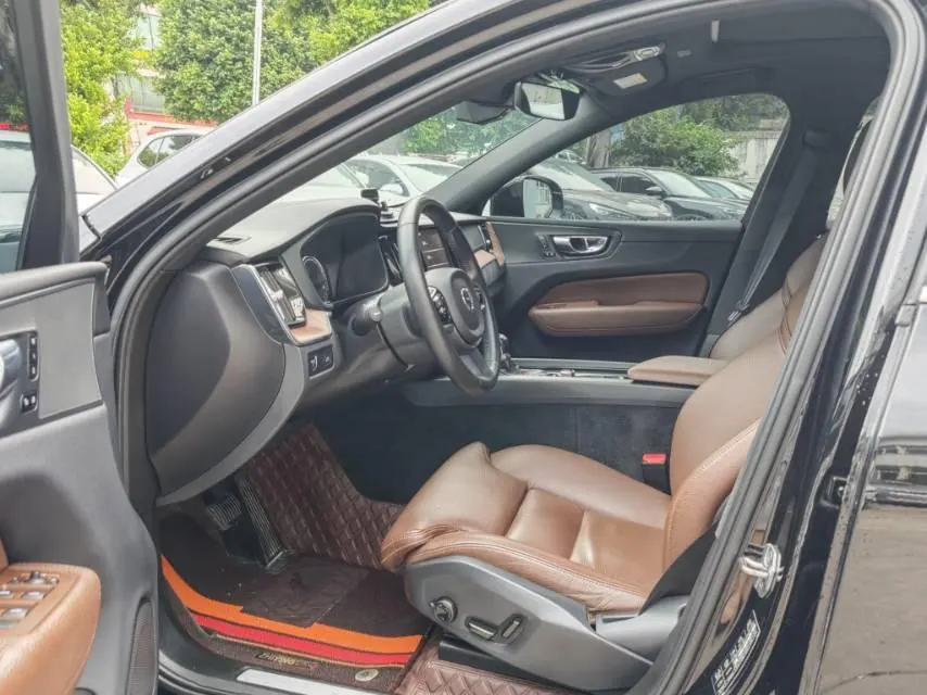 Volvo 2021 XC60 2.0T T5 4-wheel drive Zhiyuan Deluxe Edition Automatic Gear 5