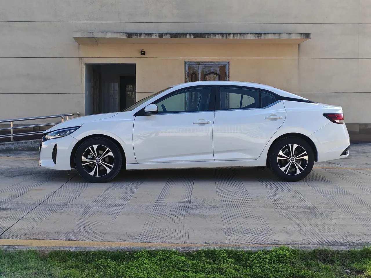 Nissan 2023 Sylphy 1.6 Stepless Pleasant Edition Automatic Gear 9