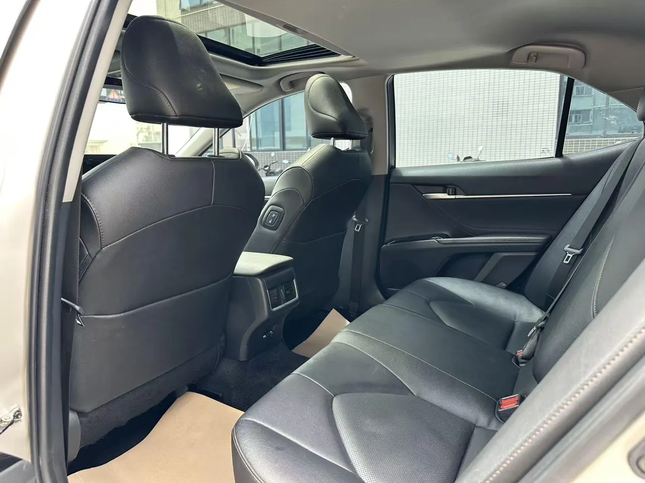 Toyota 2021 Camry 2.0G Stepless Deluxe Edition Automatic Gear 4