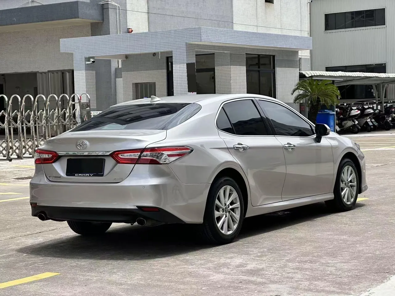 Toyota 2021 Camry 2.0G Stepless Deluxe Edition Automatic Gear 9