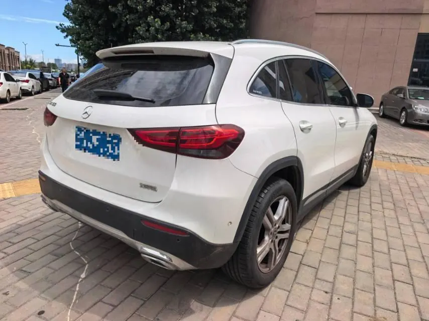 Mercedes Benz 2020 GLA 180 1.3T automatic gear 6