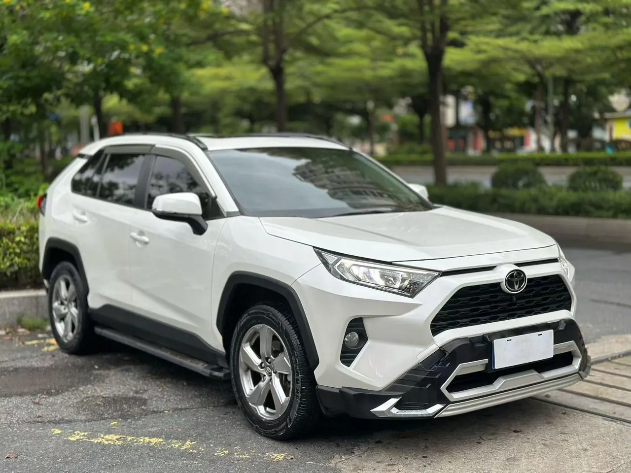 Toyota 2020 RAV4 Rongfeng 2.0 Stepless Four-wheel Drive Fashion Edition PLUS Automatic Gear 3