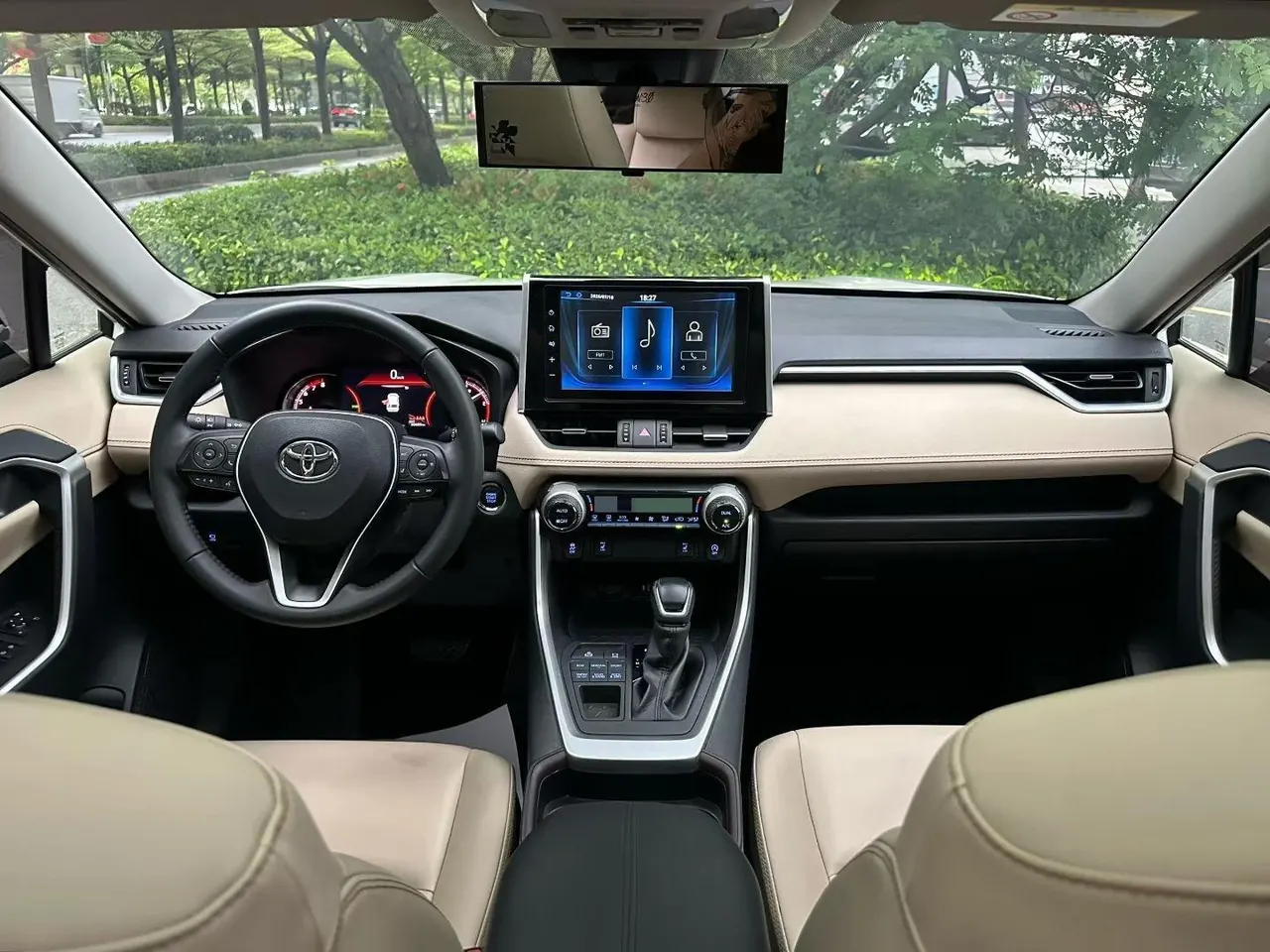 Toyota 2020 RAV4 Rongfeng 2.0 Stepless Four-wheel Drive Fashion Edition PLUS Automatic Gear 5