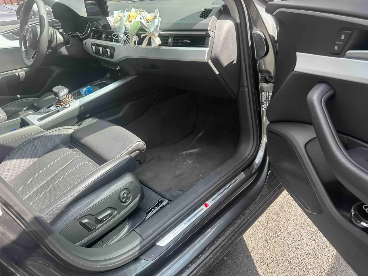 Audi 2023 A4L 2.0TFSI 40TFSI Deluxe Dynamic Automatic 10