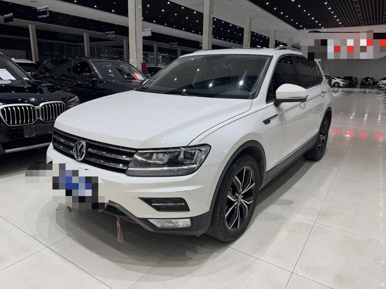 Открыть галерею: Volkswagen 2020 Tiguan L 2.0TSI 330TSI Two-Drive Smart Deluxe Automatic Gear