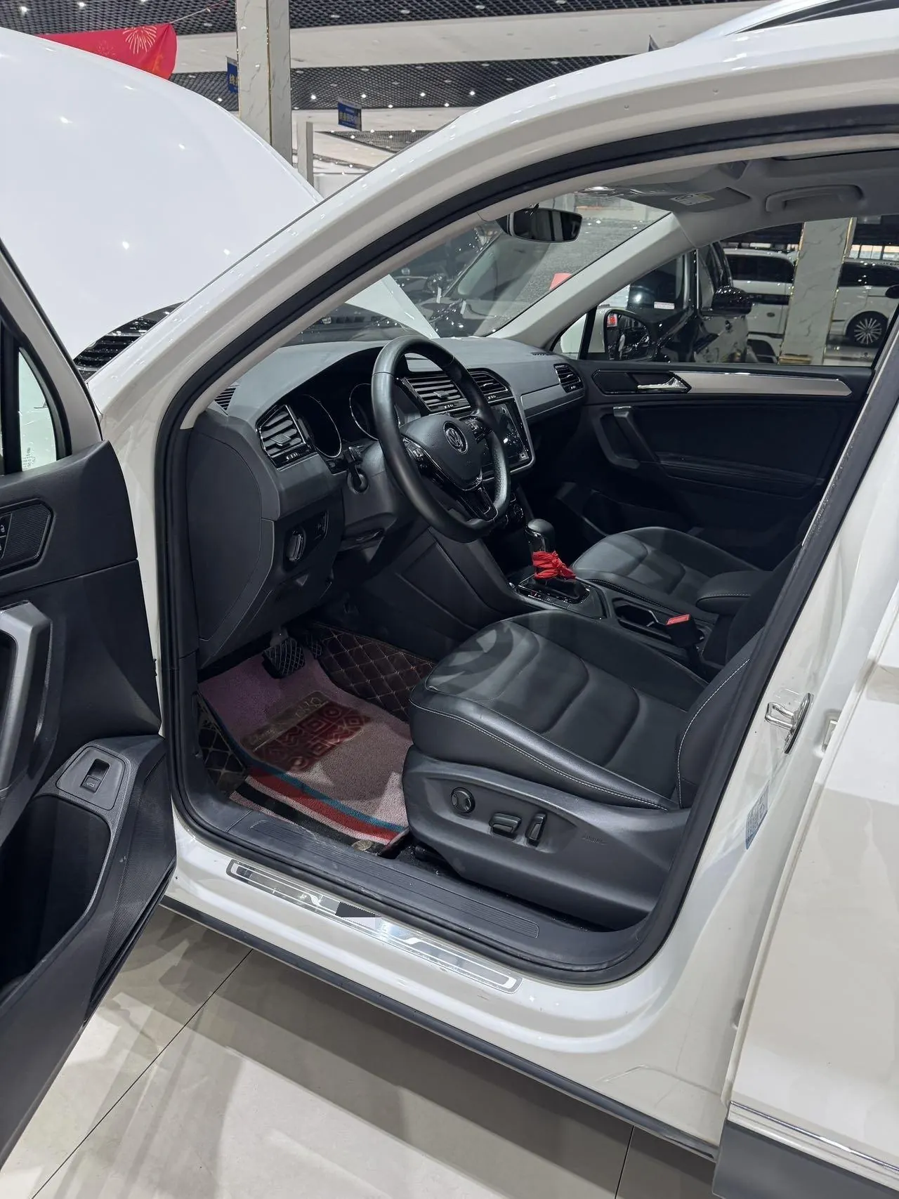 Volkswagen 2020 Tiguan L 2.0TSI 330TSI Two-Drive Smart Deluxe Automatic Gear 3