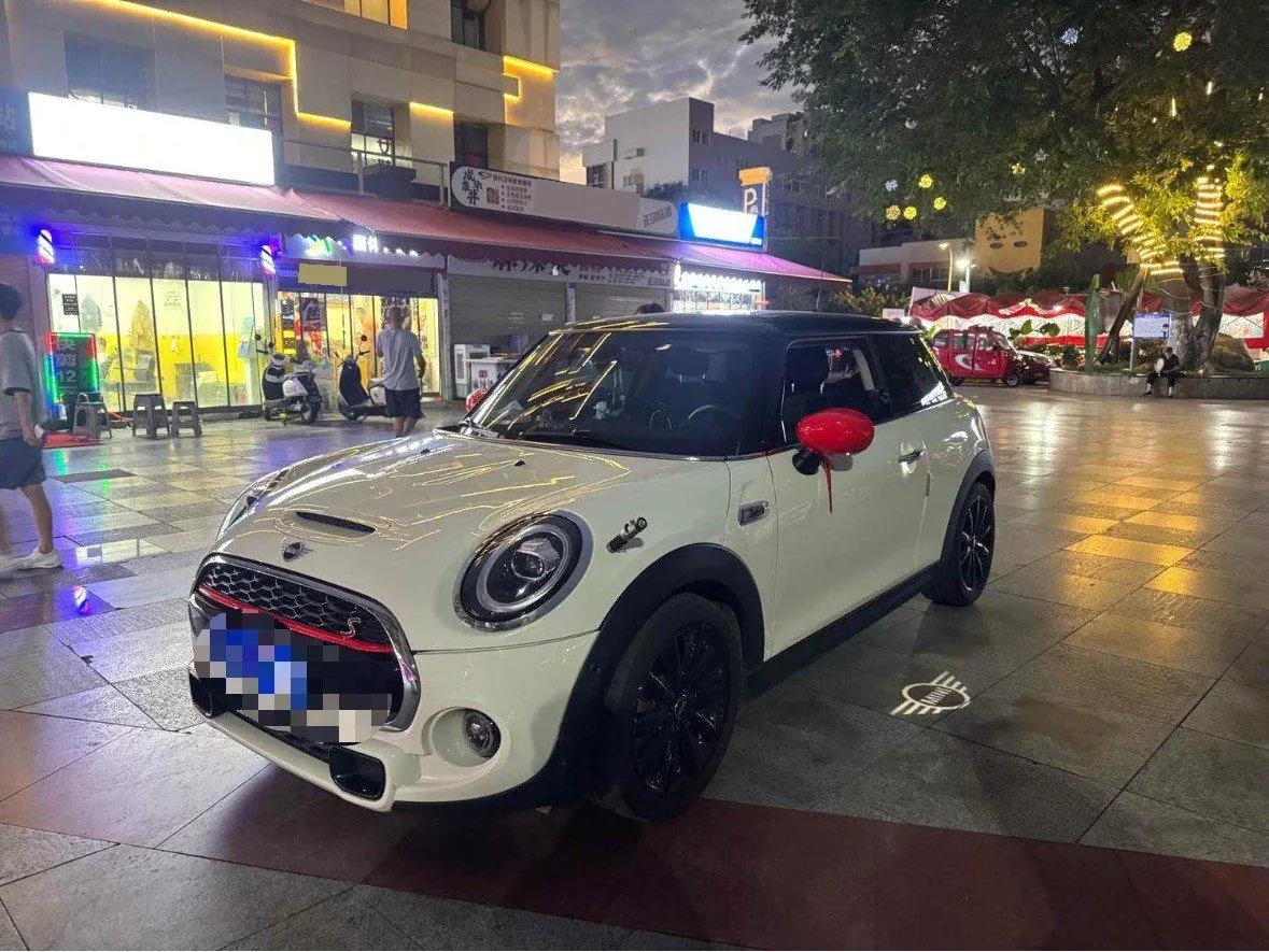 Open image lightbox: MINI Mini (imported) 2021 Mini Cooper S 2.0T classic automatic gear