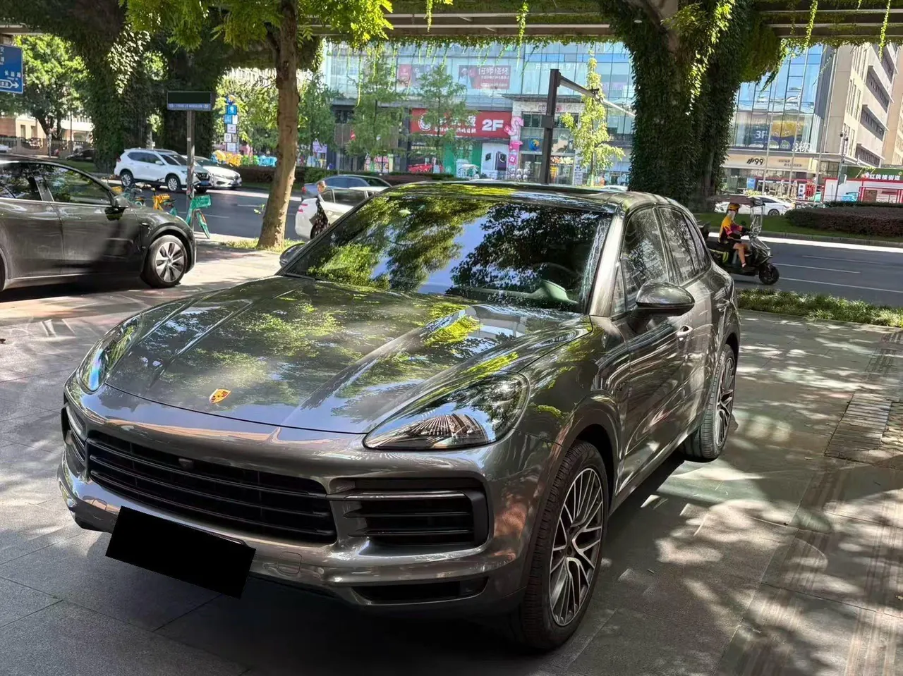 打开图片灯箱:Porsche Cayenne New Energy (Imported) 2021 Cayenne Oil and Electric Hybrid 2.0T Automatic Gear