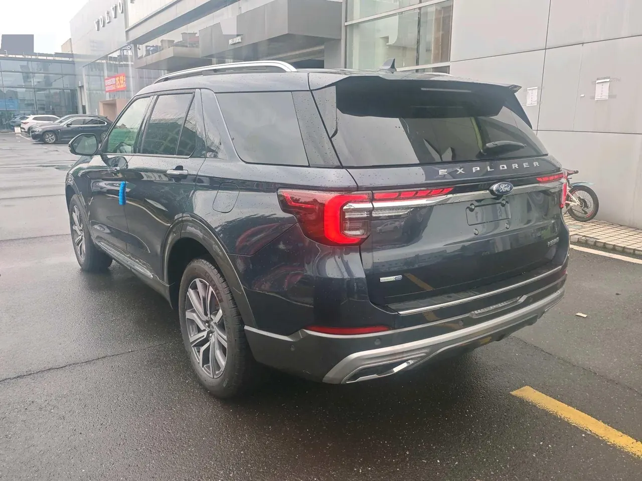 Ford 2023 Explorer 2.3T EcoBoost 285 Four-wheel Drive Titanium Edition 7-seat Automatic Gear 11